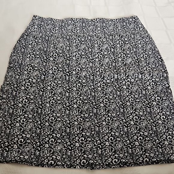 Suzy Shier Black and White Pencil Skirt Knee-Length Work - Picture 15 of 16